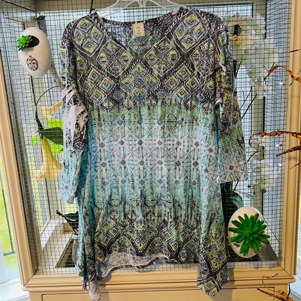 Jess & Jane Geometric Patterned Asymmetrical Tuni… - image 1